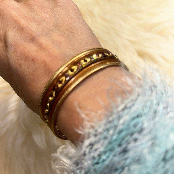 Sparkly gold bangles - Picture 3 of 8